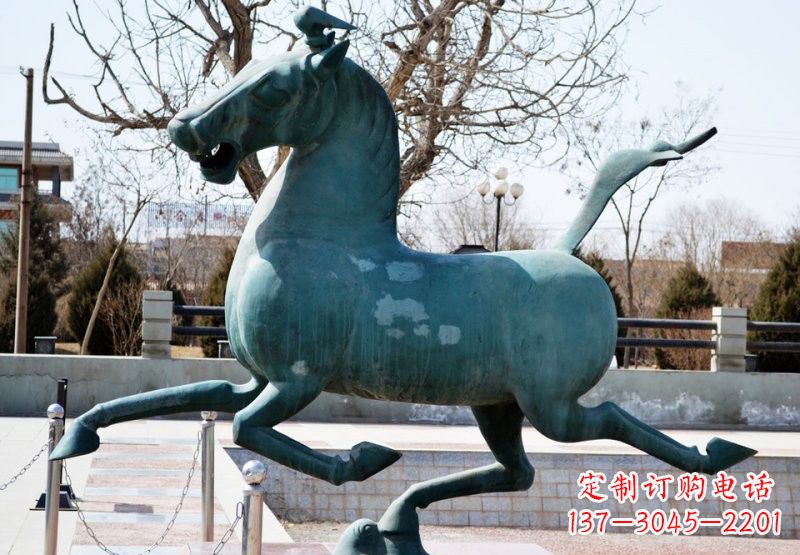 烟台广场马踏飞燕铜雕