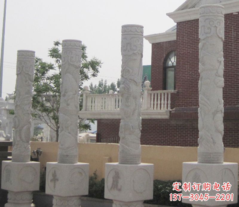 烟台广场十二生肖柱子石雕
