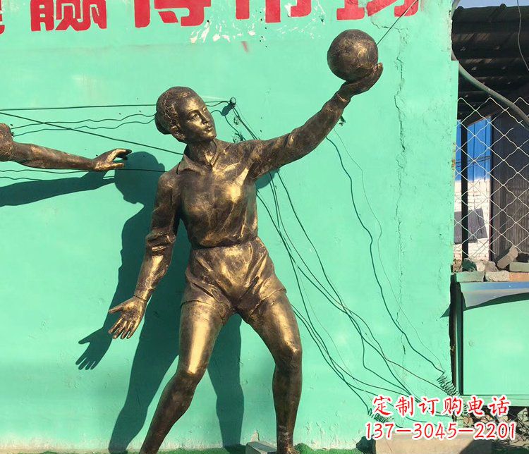 烟台中领雕塑:学生运动的赞美——精美铜雕学生人物排球雕塑