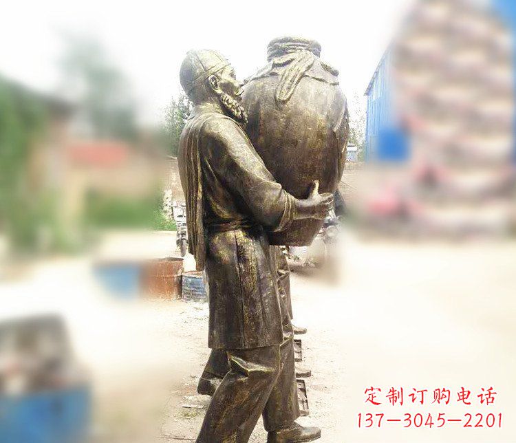 烟台铜雕店小二抱酒人物雕塑