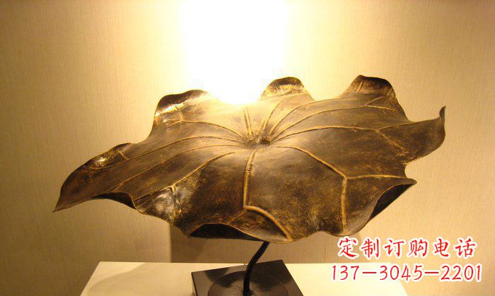烟台深受人们喜爱的铜雕荷叶雕塑,由贵金属精铸…