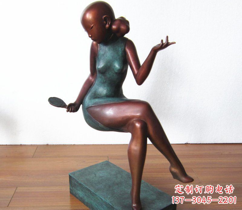 烟台广场铜雕美女照镜子人物雕塑