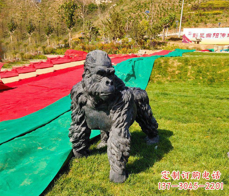 烟台新颖优雅的广场铜雕行走猩猩雕塑