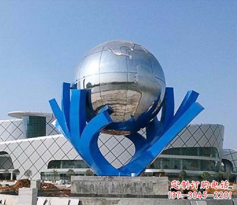 烟台中领雕塑打造把地球握在手中精致不锈钢抽象雕塑
