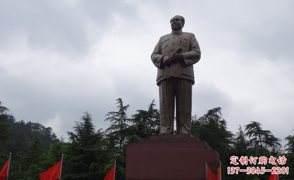 烟台广场伟人毛泽东铜雕
