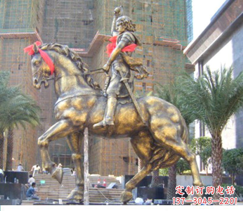 烟台华丽的骑士雕塑,引人注目的西方骑马战士纪念铜雕