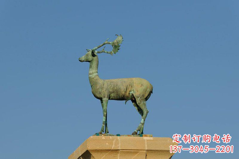 烟台中领雕塑鹿雕塑生动逼真