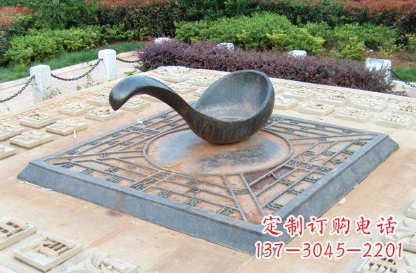 烟台广场指南针景观铜雕