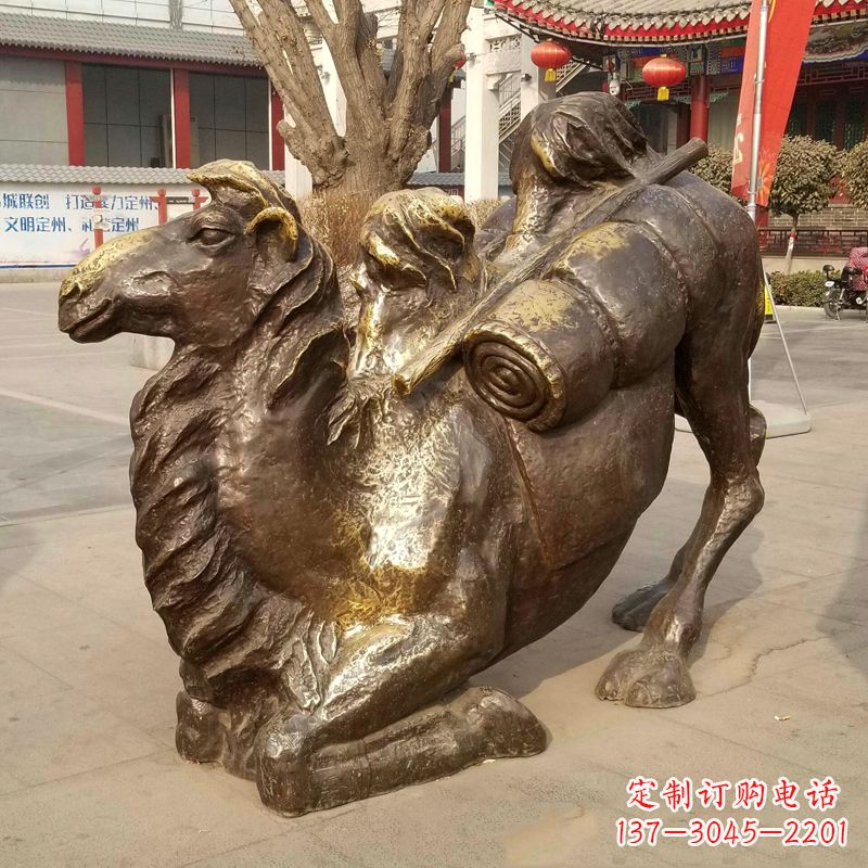 烟台跪俯的骆驼铜雕
