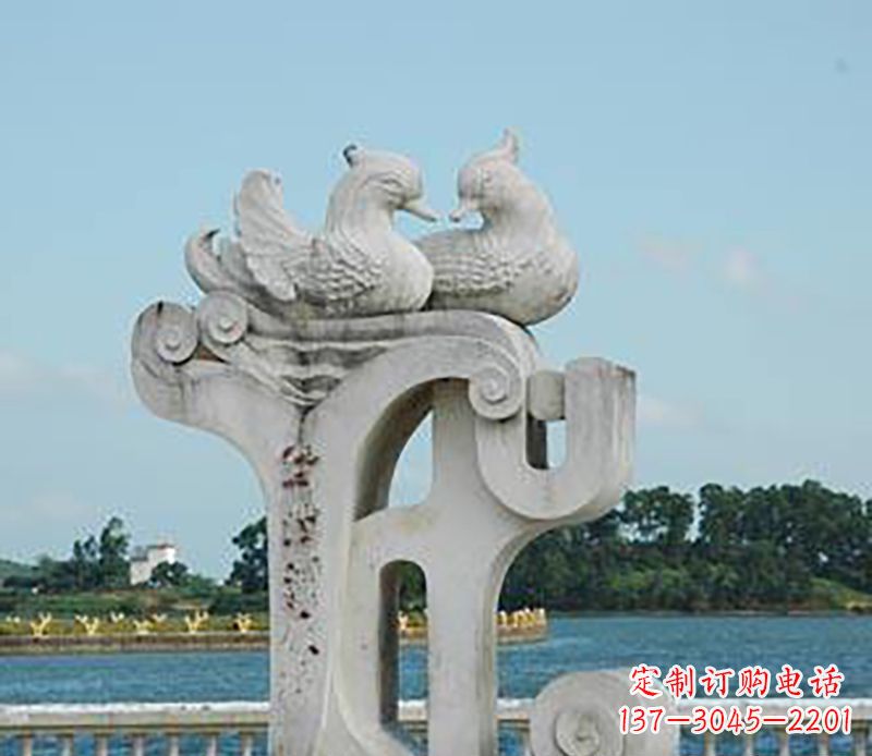烟台海边石雕鸳鸯景观是由中领雕塑提供的一种非…