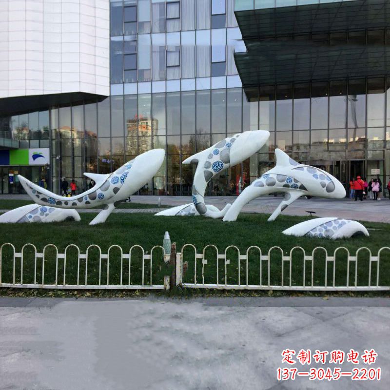 烟台城市绿地观赏海豚雕塑