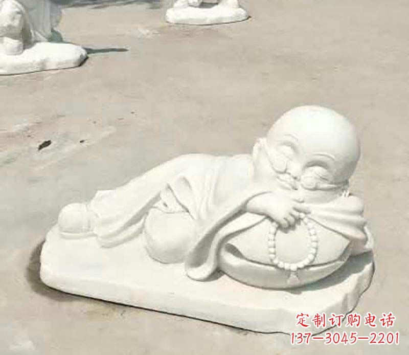 烟台汉白玉摆姿势的小和尚雕塑