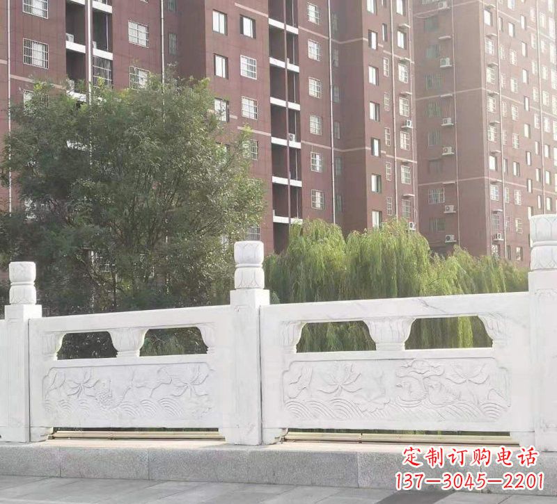 烟台汉白玉荷花鲤鱼浮雕栏板--精美雕刻点缀室内空间