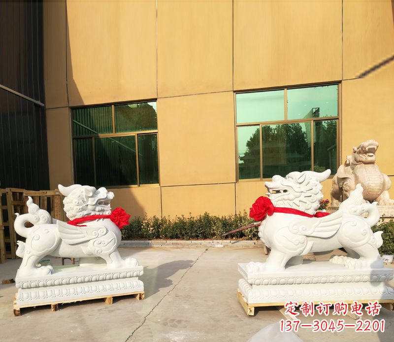 烟台汉白玉立式貔貅门口招财石雕