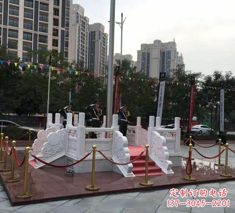 烟台特色国旗雕塑,汉白玉企业升旗台