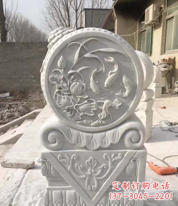 烟台以汉白玉石制作的门墩雕塑