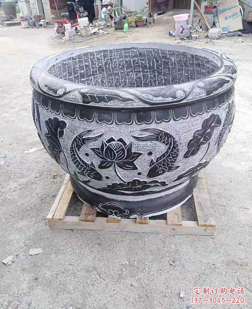 烟台精美鲤鱼雕塑,一颗荷花必不可少