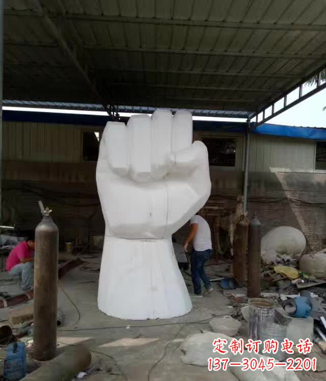 烟台中领雕塑推出户外不锈钢拳头雕塑