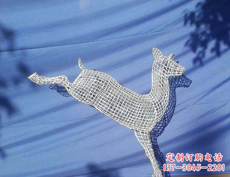 烟台搭载优雅气质的不锈钢小鹿雕塑