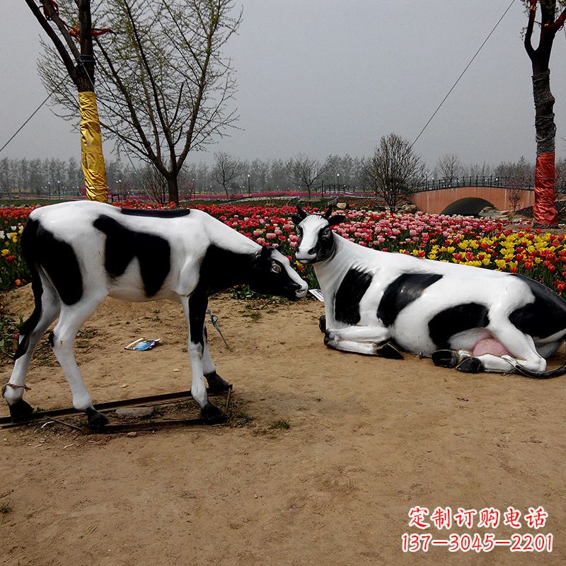 烟台室外仿真动物雕塑-奶牛,为您打造精美细腻的艺术品