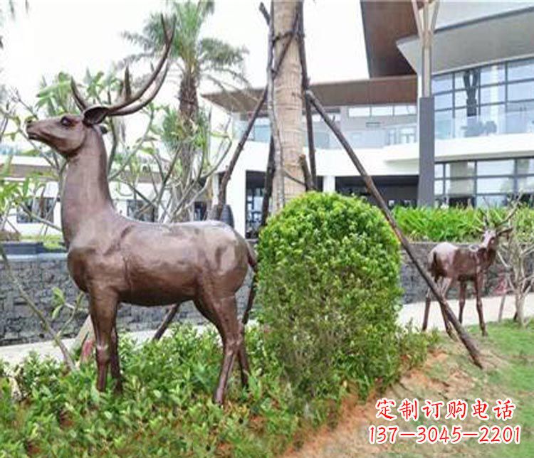 烟台艺术大师铸造的精美梅花鹿雕塑
