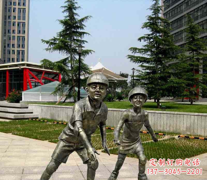 烟台滑旱冰男孩铜雕,精细而引人入胜