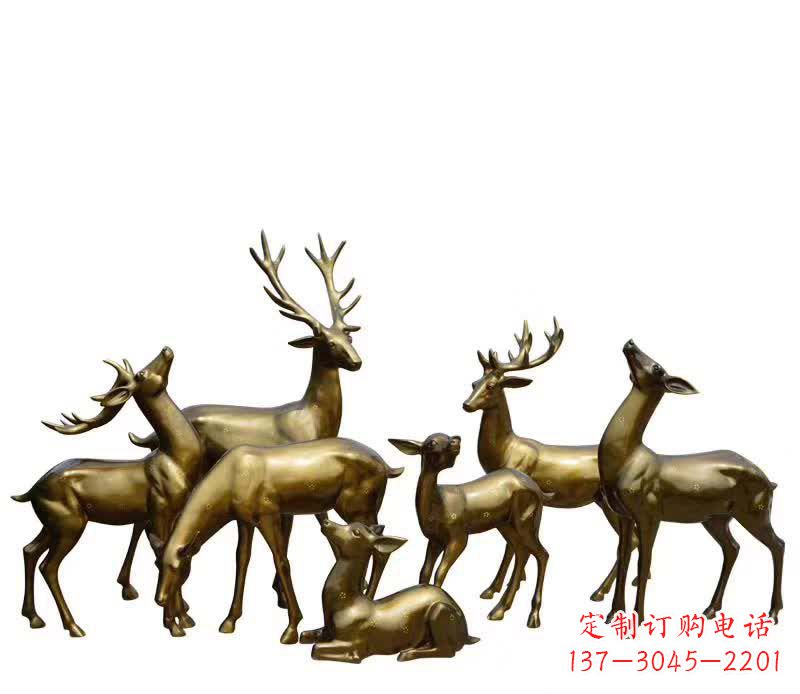 烟台精致精美,欣赏黄铜色鹿群雕塑