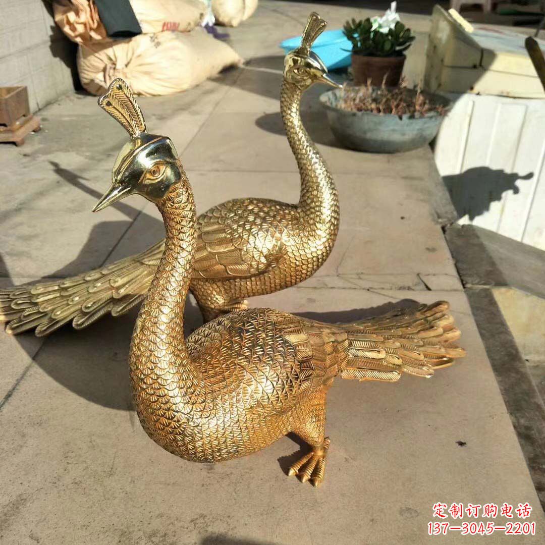 烟台高贵典雅的黄铜雕刻孔雀雕塑