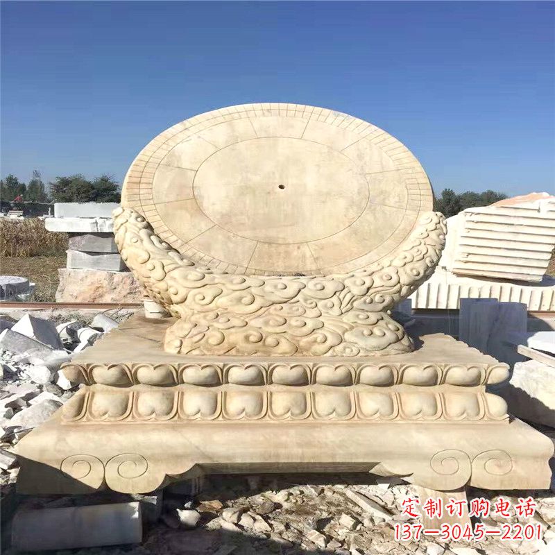 烟台优雅而古典的黄锈石日晷雕塑