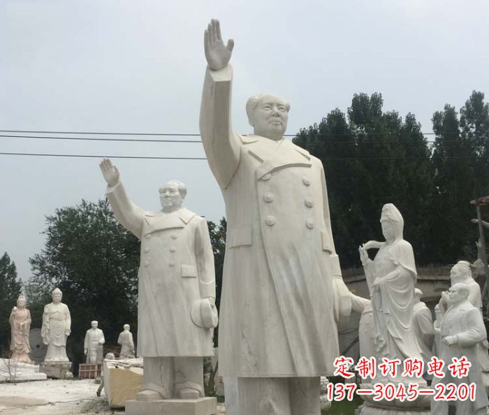 烟台挥手毛主席校园伟人石雕