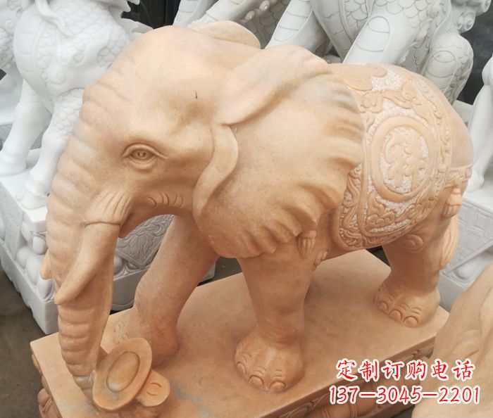 烟台晚霞红门口石雕大象,美景祝福福气