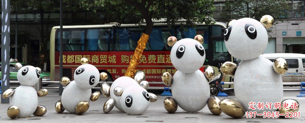 烟台中领雕塑:优雅的不锈钢抽象熊猫雕塑