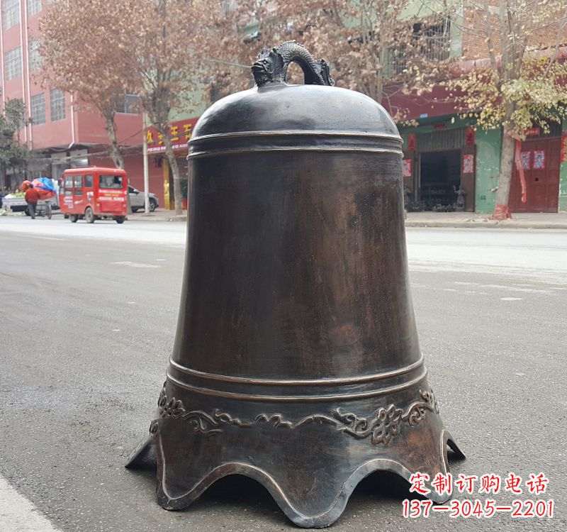 烟台铜钟雕塑:精致美观的景观艺术