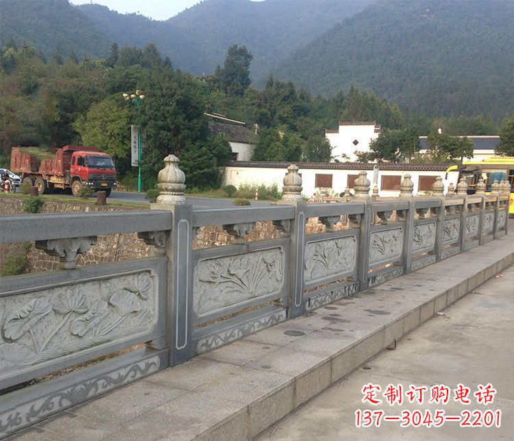 烟台景区荷花浮雕石栏板石雕