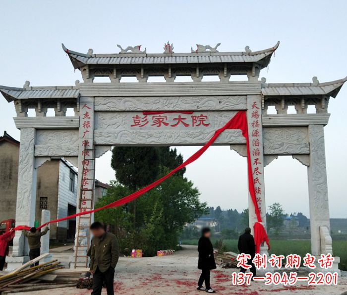 烟台中领雕塑:牌坊石雕精美纷呈