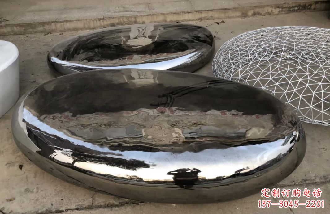 烟台享受艺术的魅力,请选择中领雕塑的镜面不锈钢鹅卵石雕塑