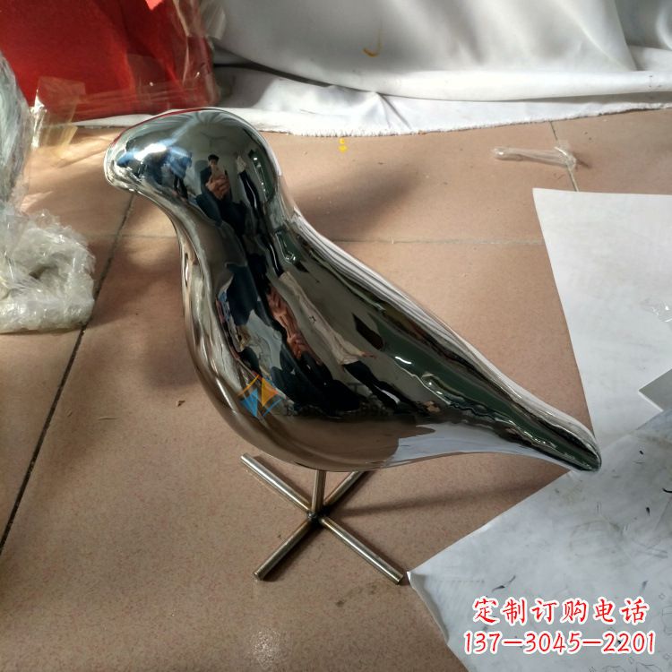 烟台精致现代镜面不锈钢鸽子雕塑