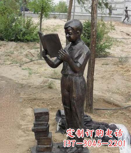 烟台中领雕塑尊贵细腻的男孩铜雕