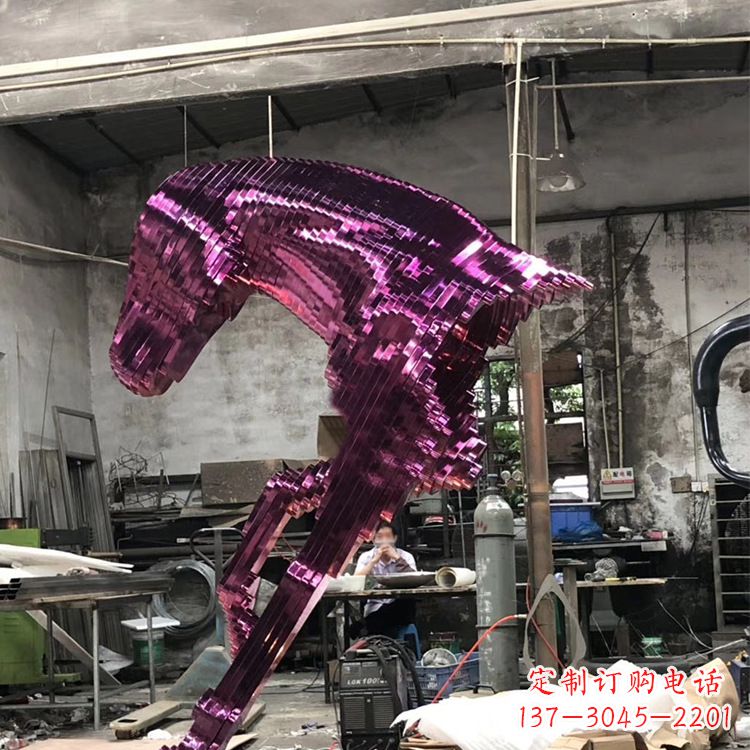 烟台烤漆创意不锈钢马头雕塑