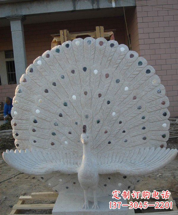 烟台精美雕塑,定制孔雀开屏石雕