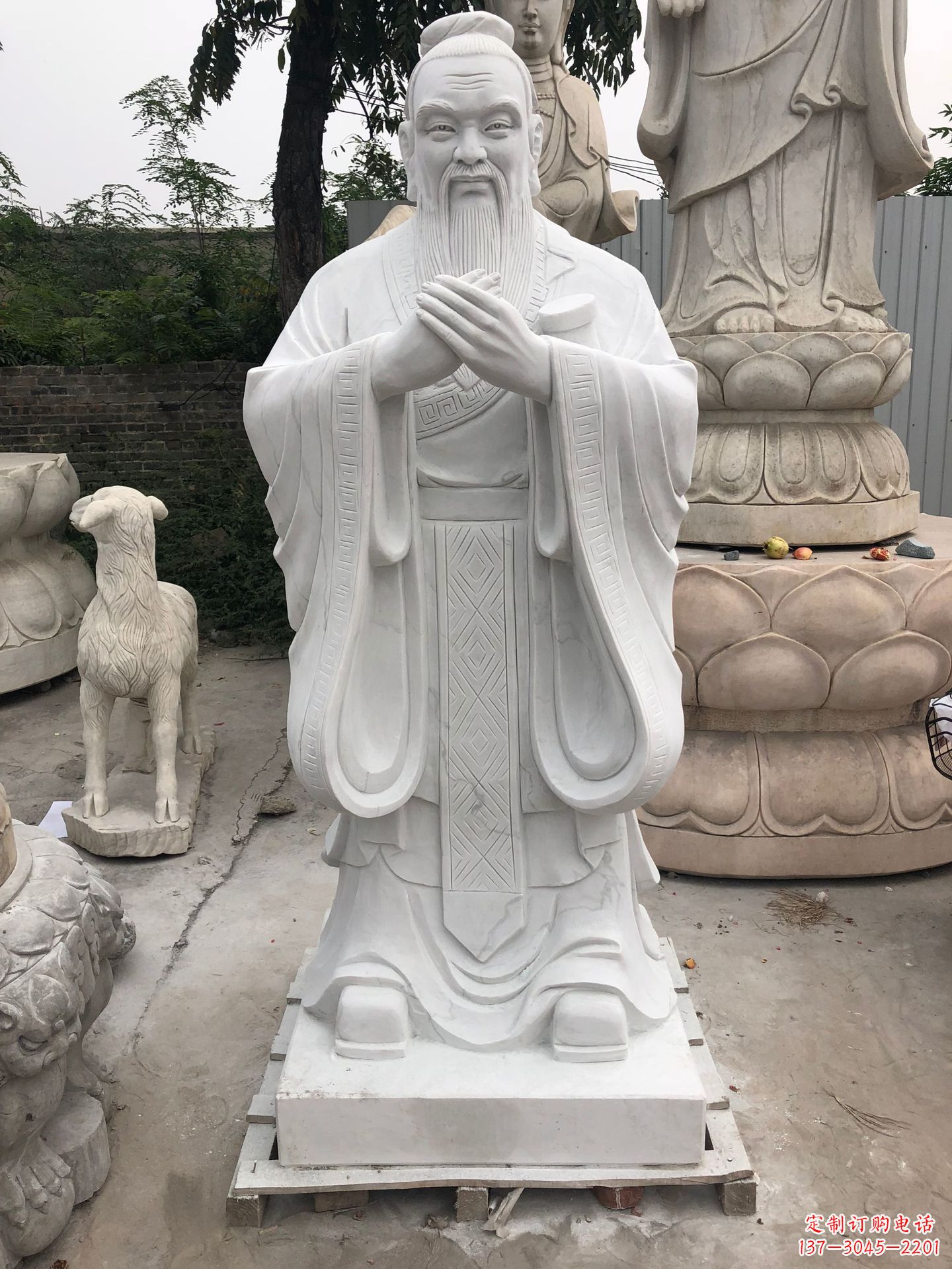 烟台孔子人物铜雕塑