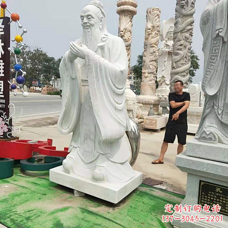 烟台孔子石雕像校园