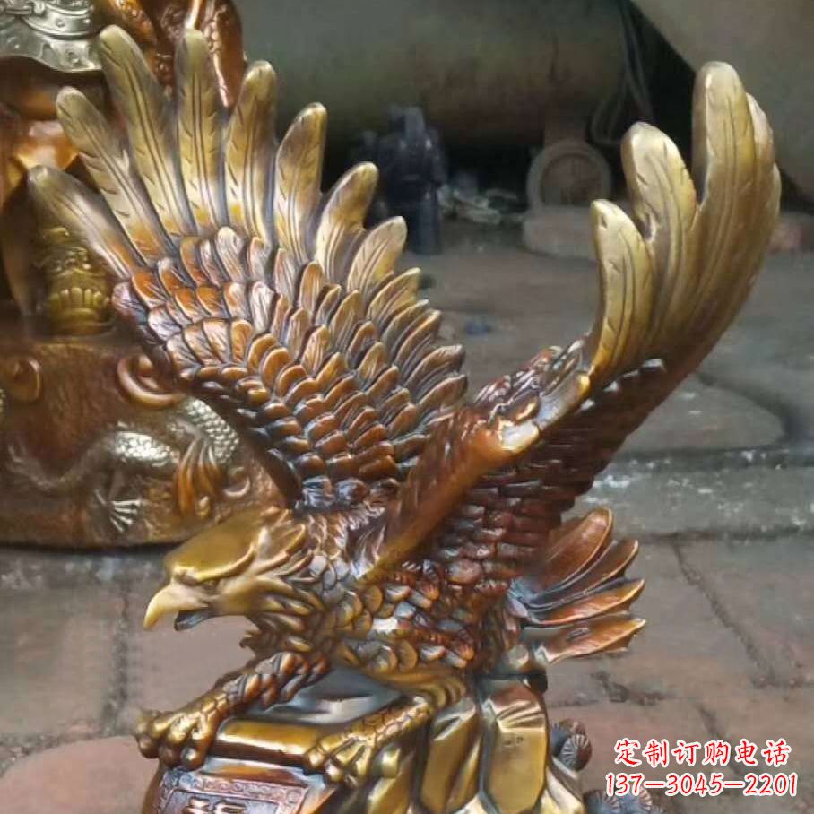 烟台雕塑精灵:翱翔于天际的老鹰雕塑