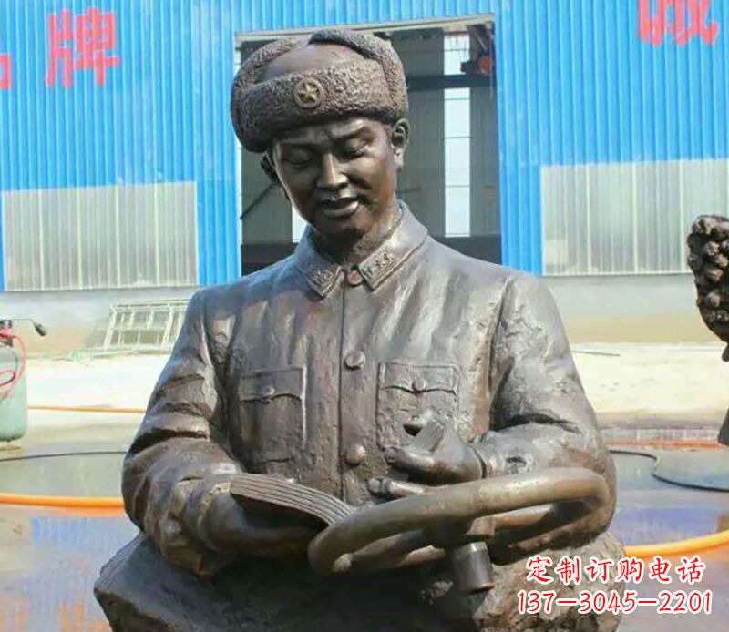 烟台向雷锋致敬!郑州中领雕塑出品:雷锋铜雕