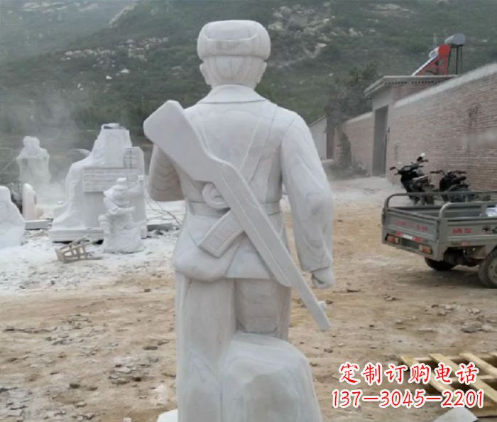 烟台来自中领雕塑的经典定制雷锋雕塑
