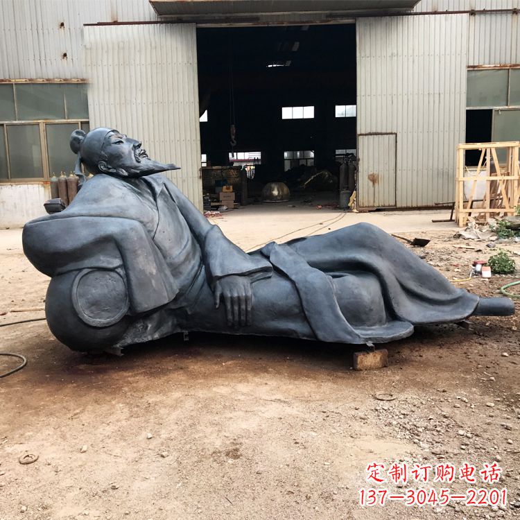 烟台李白醉卧铜雕塑
