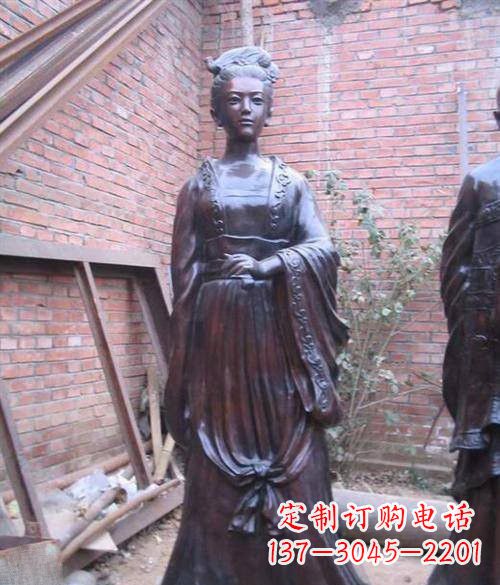 烟台汹涌波澜中的李清照雕塑
