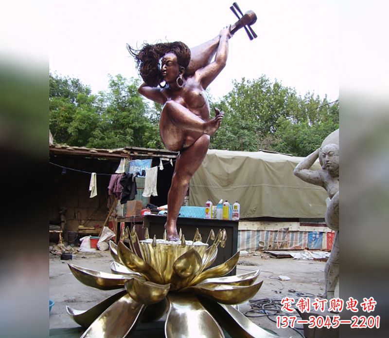烟台如神般的精美莲花铜雕塑