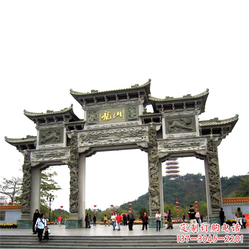 烟台龙山景区大型石雕牌楼