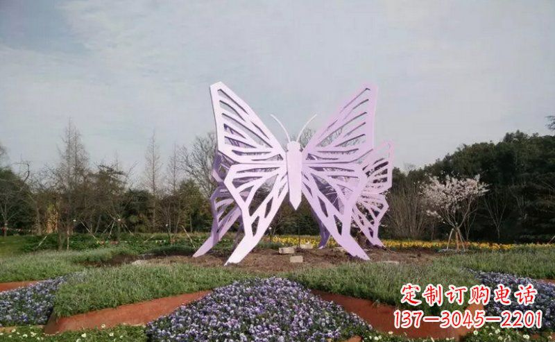 烟台流动而优雅的蝴蝶雕塑